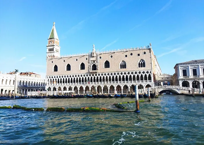 Gate To Venice Apartment